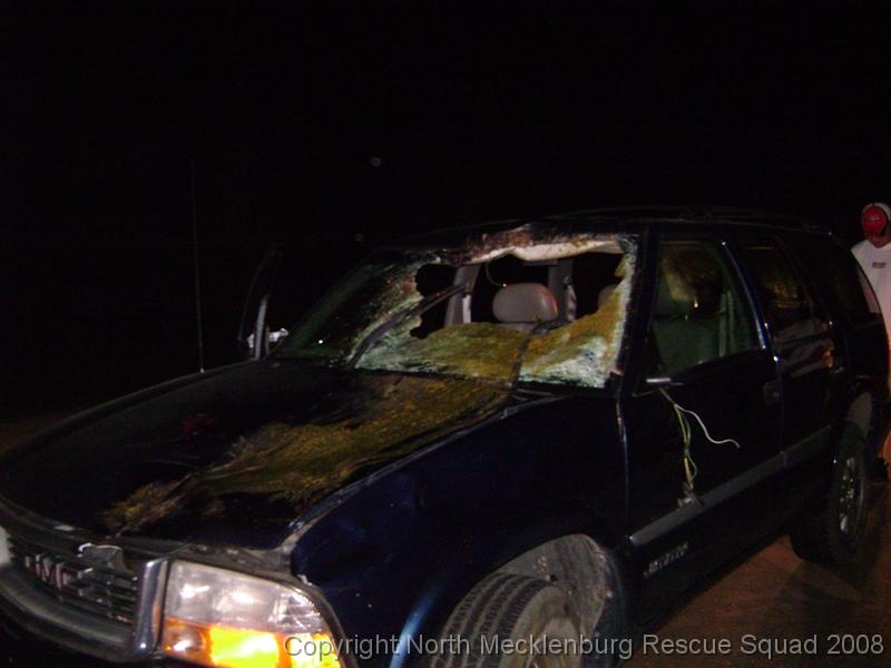 deer_through_suv_hwy73 006